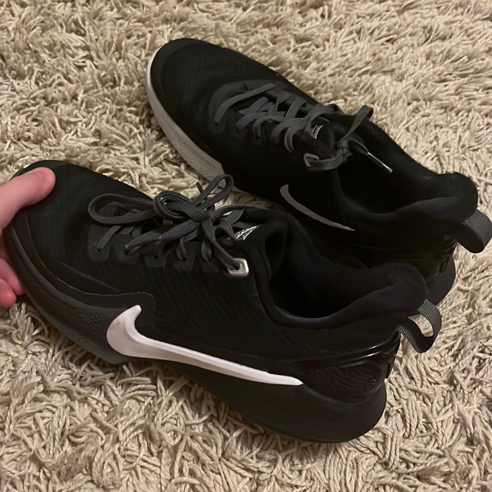 Kobe womens basketball shoes, great condition, just to small.